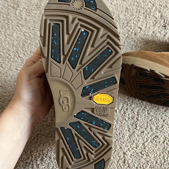 UGGS short - Picture 4 of 4